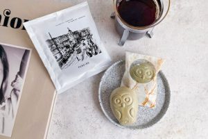 フクロウのフロランタンとコーヒー