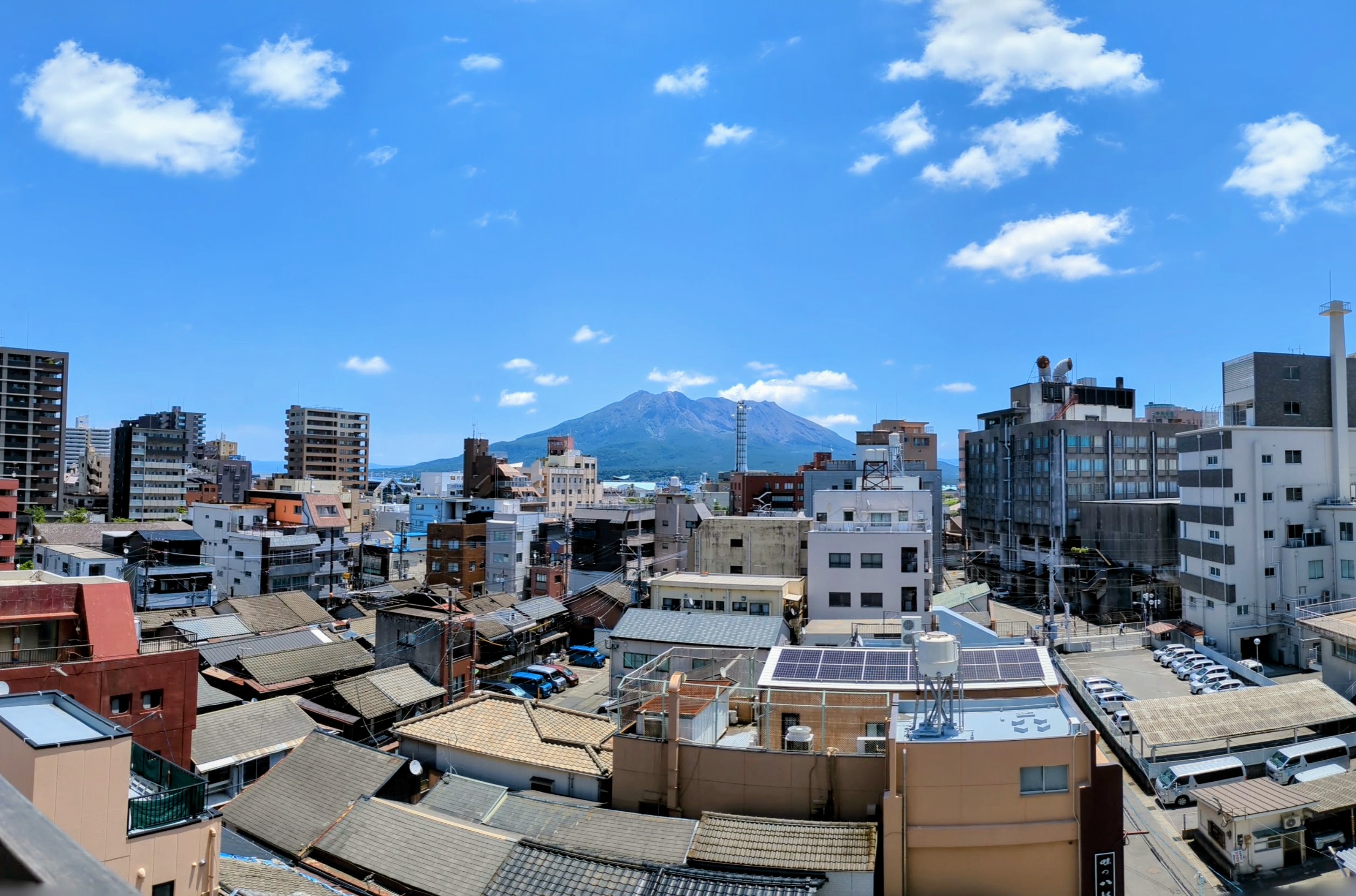 名山町の街並みと桜島