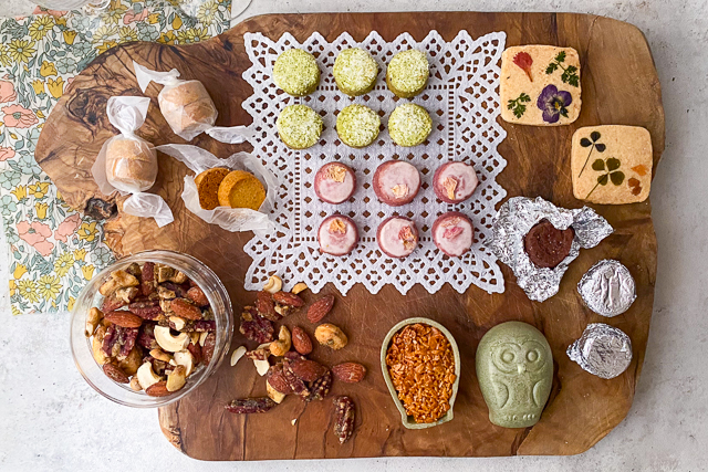 感謝の気持ちに添えて、お礼にぴったりの焼き菓子ギフト、ご予算に応じて各種詰め合わせご用意しています。